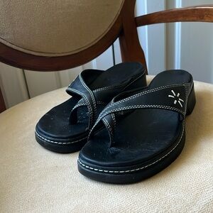 Clark's Black Thong Sandals